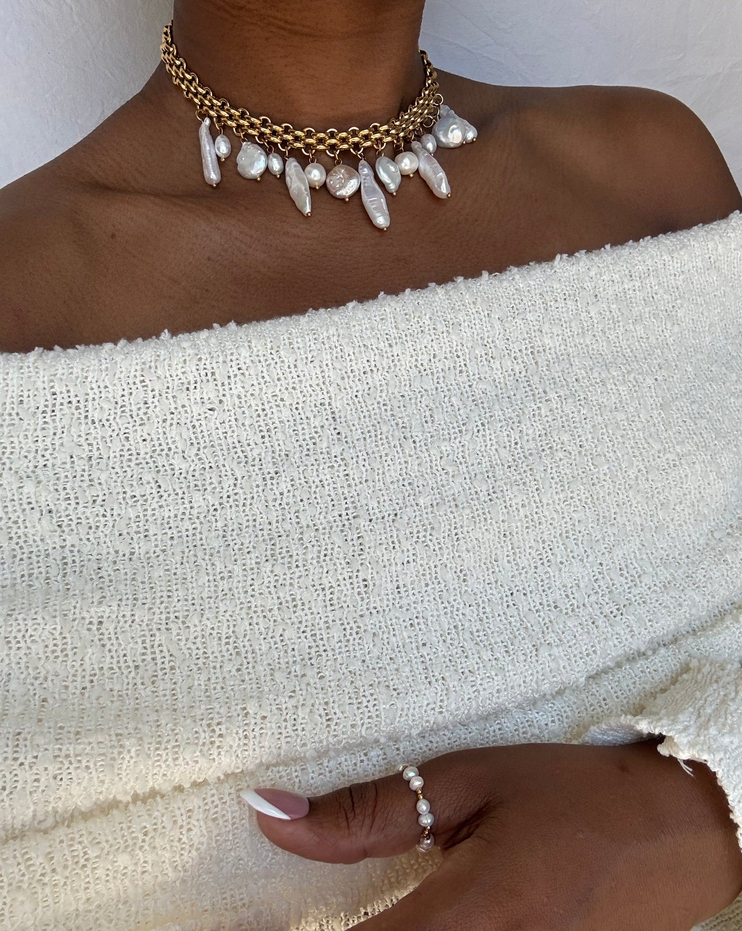 QUEEN CHOKER